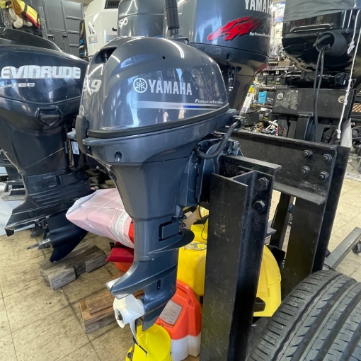 2017 Yamaha 4-Stroke 9.9HP 15" Tiller Motor